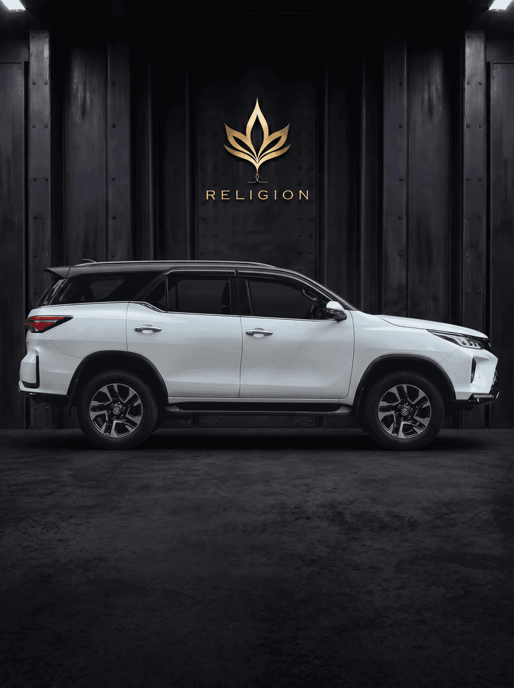2024 TOYOTA FORTUNER белого цвета rental in Phuket