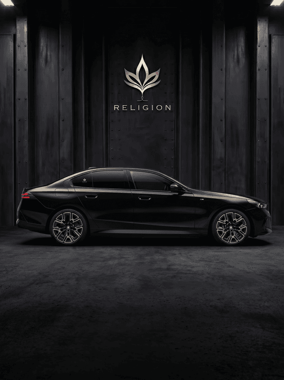 bmw-2025-black-photo-1