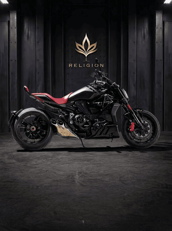 ducati-2025-black-photo-1