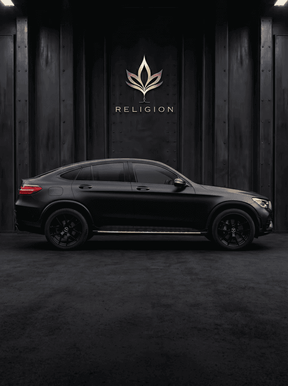 mercedes-benz-2022-black-2-photo-1