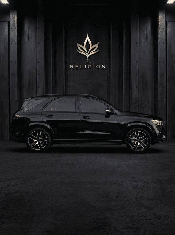 mercedes-benz-2022-black-photo-1
